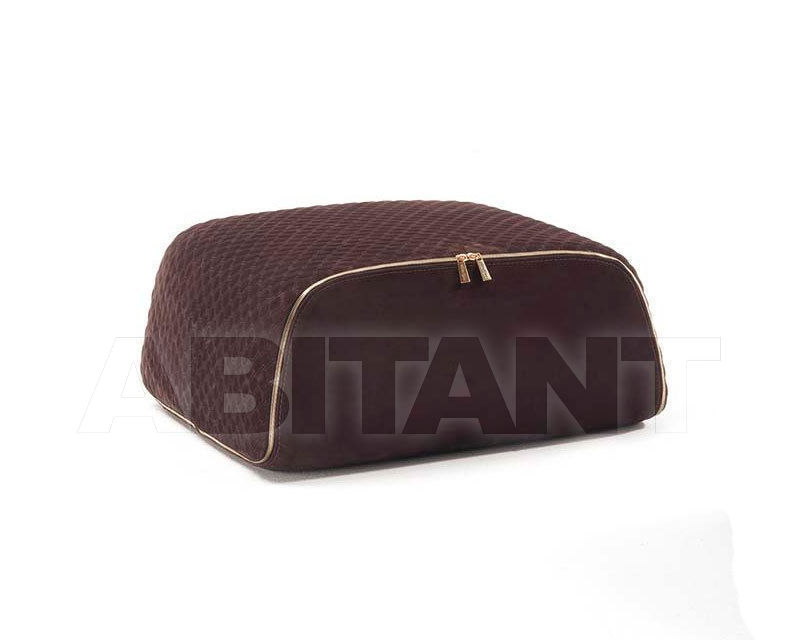 Купить Пуф Cini Vittoria Frigerio by Frigerio Poltrone e Divani 2015 VF51110 1