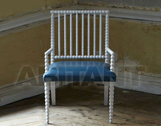 Стул с подлокотниками BOBBIN Julian Chichester 2018 2324.BAO.000