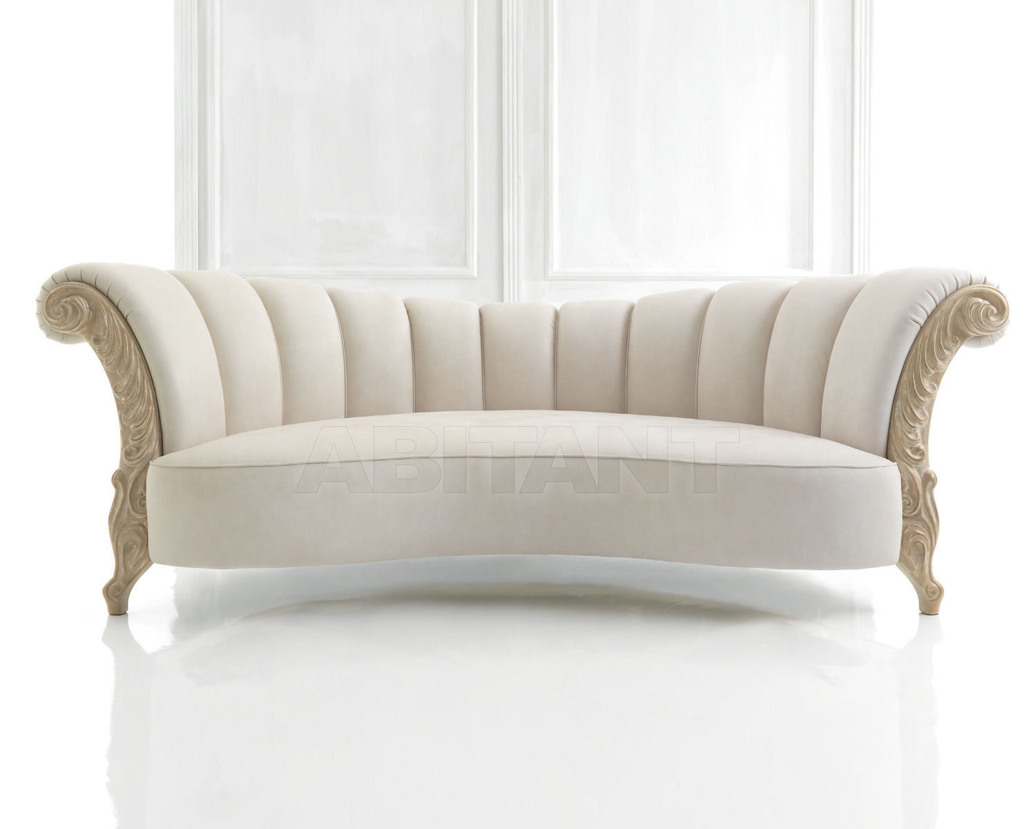 White unique. Диван белый классика. Диван классический на белом фоне. Маленький диван в классическом стиле. Диван в римском стиле.